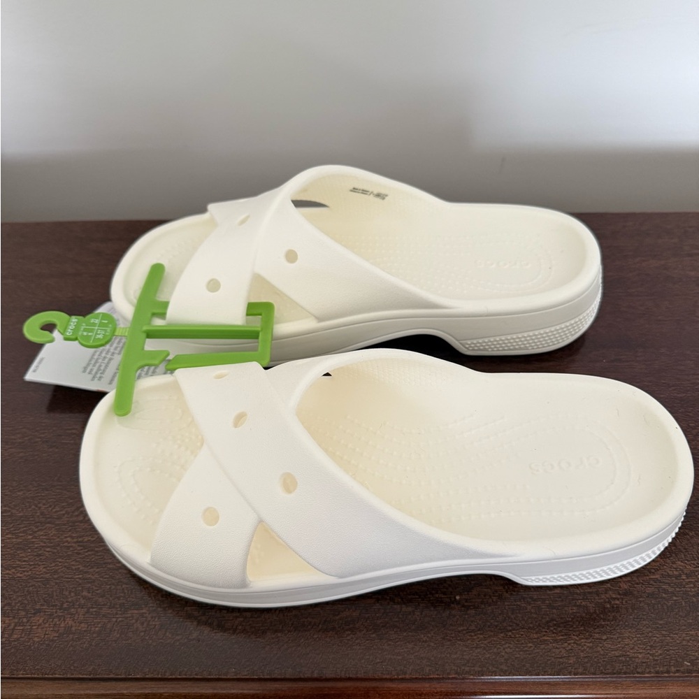 Croc’s Classic women cross strap